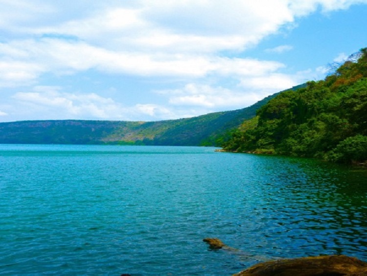 background image for - The Best Day Trip To Lake Chala