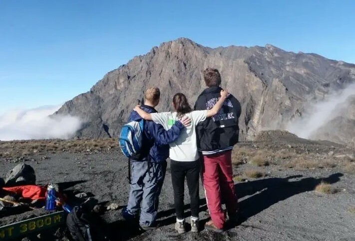 background image for - Mount Meru Day Hike