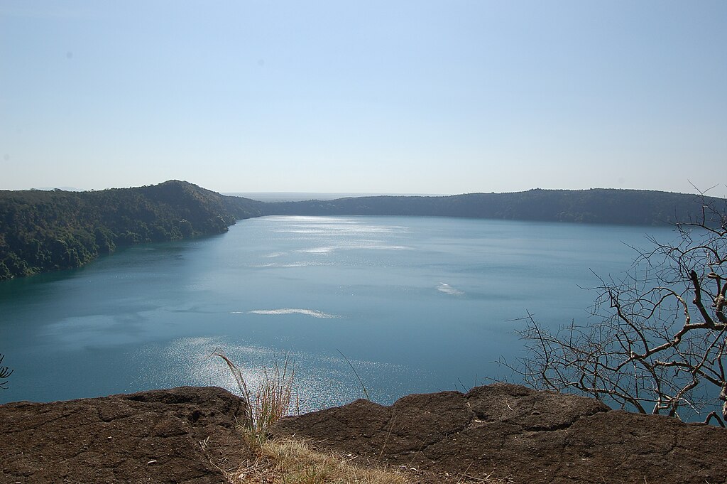 background image for - Lake Chala Day Trip: Hidden Beauty