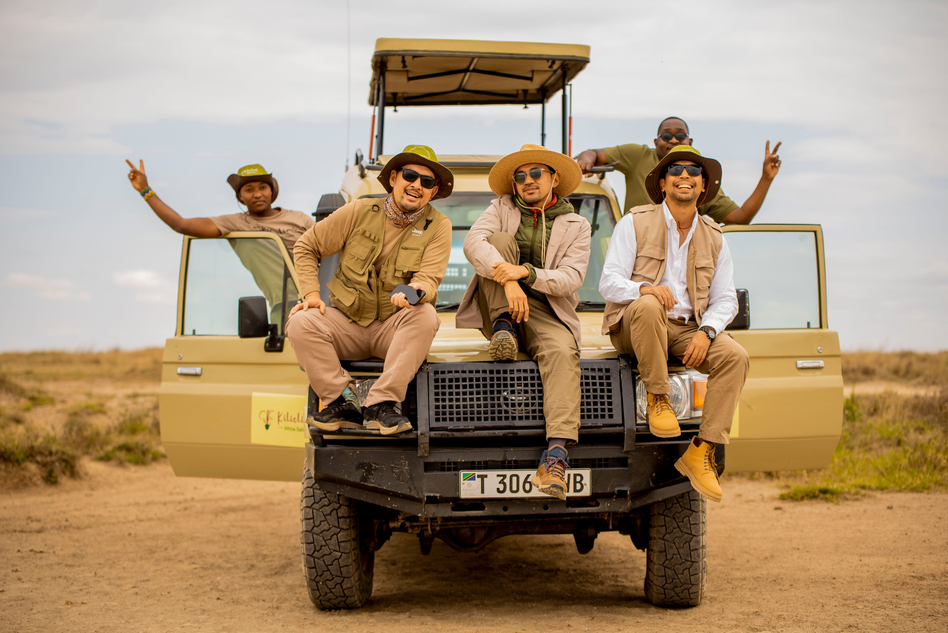 background image for - Midrange Luxury Safaris